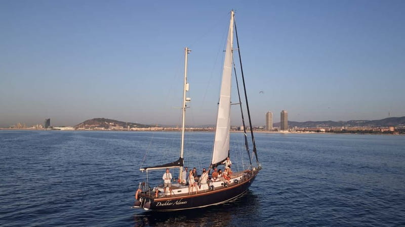 Luxury and exclusive sailing tour with private service - What to bring, plus the rules that keep the deck comfortable