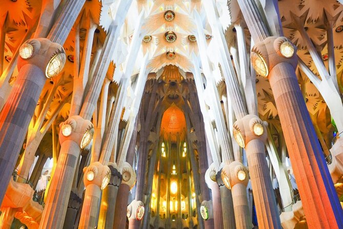 Max 6 People Full-Day Tour Barcelona, Sagrada Familia, Parc Guell - Lunch Break Reality: One Hour, Food Not Included