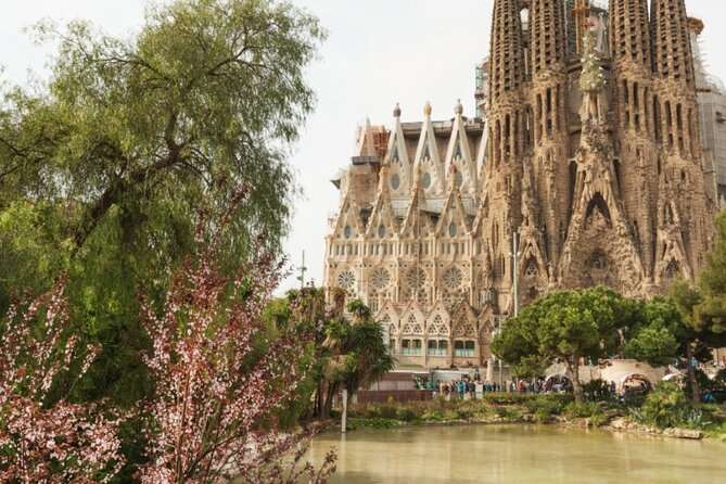 Max 6 People Full-Day Tour Barcelona, Sagrada Familia, Parc Guell - Sagrada Familia: Skip the Lines, Then Let the Light Do the Work