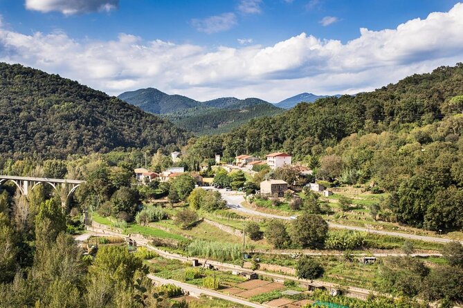 Medieval Villages & La Garrotxa Volcanic Zone Hiking. Small Group Tour - Key things that make this day trip work