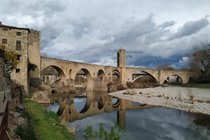 Medieval Villages & La Garrotxa Volcanic Zone Hiking. Small Group Tour - Besalú Medieval Town Tour with Ramon’s History