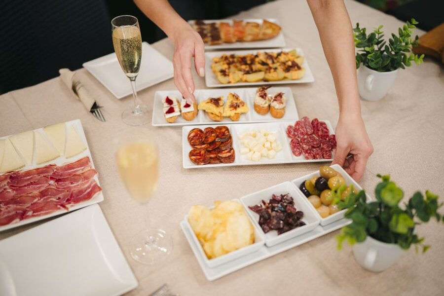 Menú Tapas - Spanish Tastes near Sagrada Familia - What Comes in the 1 Hour Spanish Tastes Set