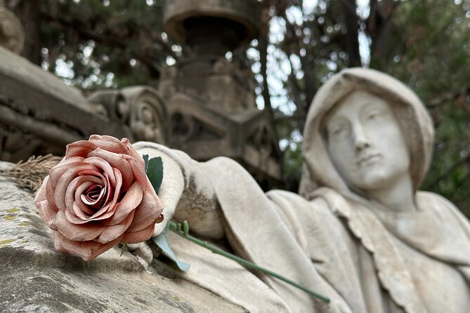Montjuïc Cemetery Walking Tour – Hidden Art, History & Views - Getting there without stress, starting near the Columbus monument