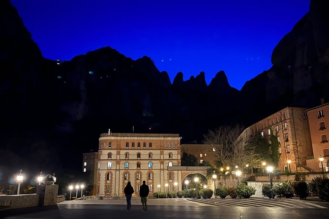 Montserrat Afternoon tour, easy hike and boys choir singing - Leaving Barcelona at 3:30 pm: timing that protects the choir moment