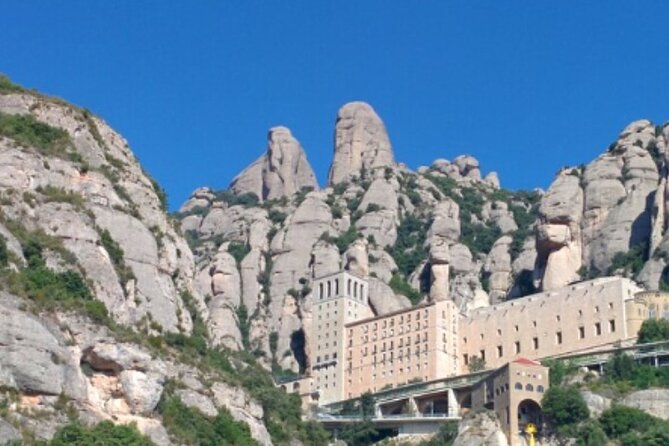 Montserrat and winery private daytrip from Barcelona - The 9:00 am pickup and private transportation reality check