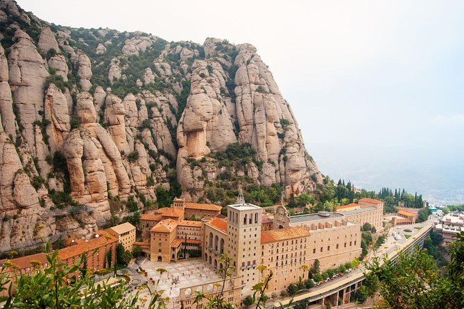 Montserrat: Cog-Wheel, Basilica, Black Madonna & Licor Tasting - Pace, group size, and who this tour fits best