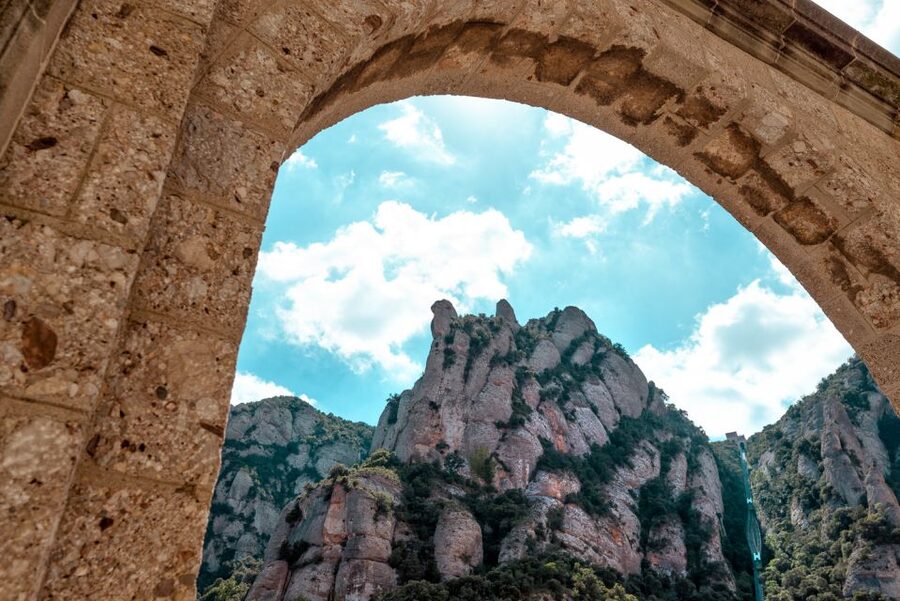Montserrat: Morning or Afternoon Half-Day Trip with Pickup - Your First Hour on Montserrat: Free Time With a Plan