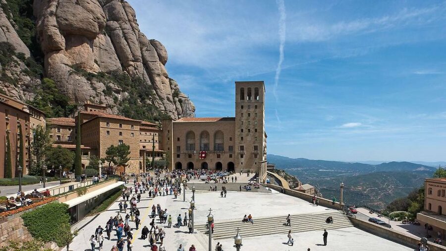 Montserrat: Morning or Afternoon Half-Day Trip with Pickup - Practical Tips: Shoes, Optional Costs, and Best Timing