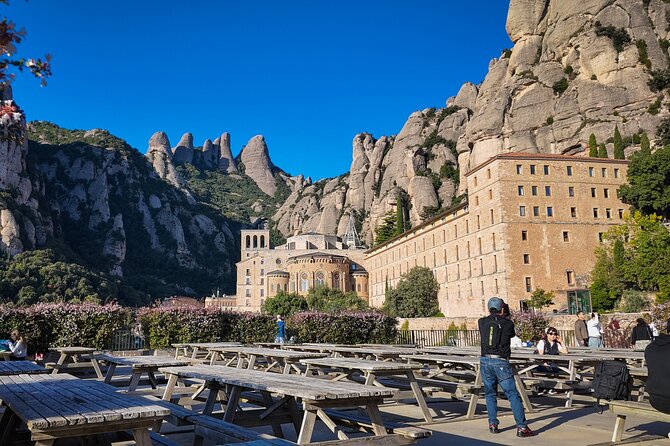 Montserrat Small Group Trip: Basilica & Moreneta with Transfer - Meeting at Plaza d’Espanya: Find the Orange Umbrella and Go