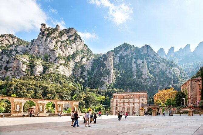 Montserrat Tour with Cogwheel Train, Monastery & Black Madonna - From Barcelona to Monistrol de Montserrat: how the day starts