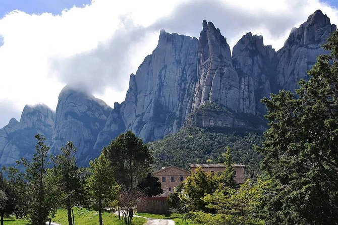 Montserrat,Vineyard, Wine Tasting Small Group Tour & Hotel Pickup - Funicular de Sant Joan: Optional Upgrade for the Mountain Views
