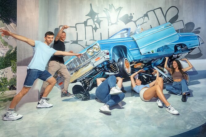 Museum of Illusions Guided Tour - Stop 1: Walking 600 meters of 3D paintings that act like sets
