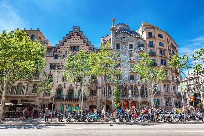Night Tapas Walking Tour in Barcelona Modernist Area with Small Group and Dinner - Stop 1 at the old bodega: traditional Catalan and Spanish starts
