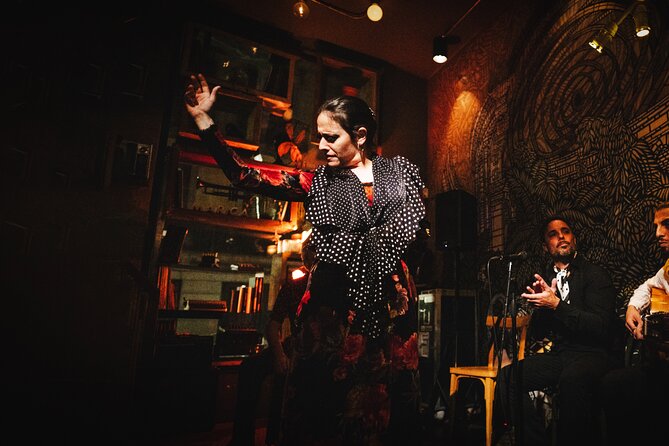 Nights of Authentic Flamenco and Local Gastronomy in El Born - GUZZO in El Born: why this room fits flamenco