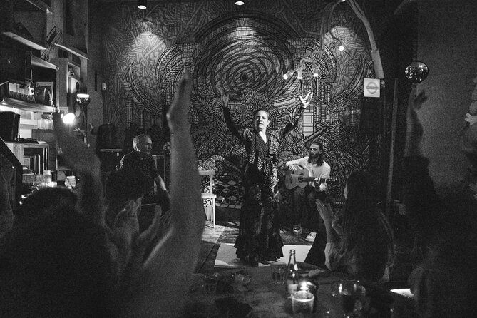 Nights of Authentic Flamenco and Local Gastronomy in El Born - Your 2-hour flamenco dinner night: what the timing feels like