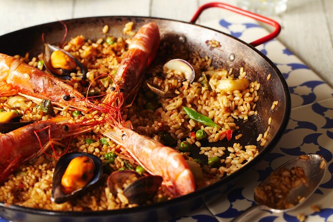 Paella Class & Bottomless Wine: Las Ramblas Views - Chefs and teaching style: why instruction lands for beginners and serious cooks