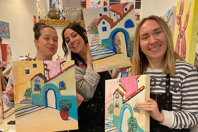 Paint & Wine Workshop in an Art Studio in Barcelona - Arte Bar in Eixample: a 3-hour, low-pressure creative night