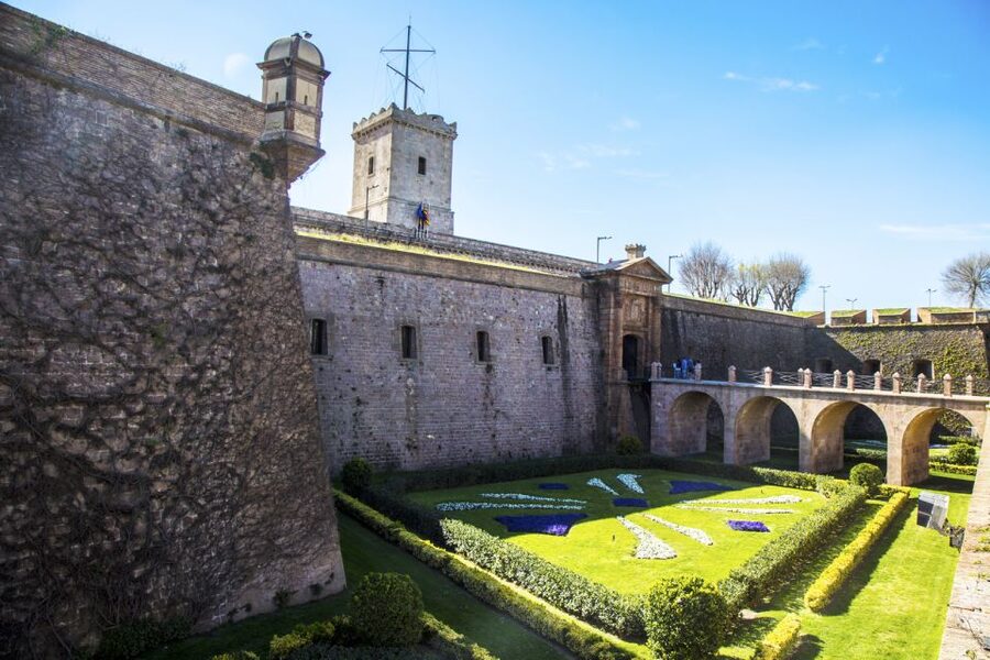 Panoramic Barcelona and Montserrat Excursion - Getting back down by cogwheel train, plus market time and hiking optionality