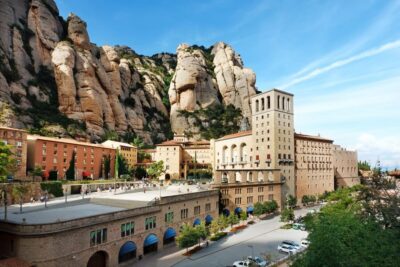 Panoramic Barcelona and Montserrat Excursion