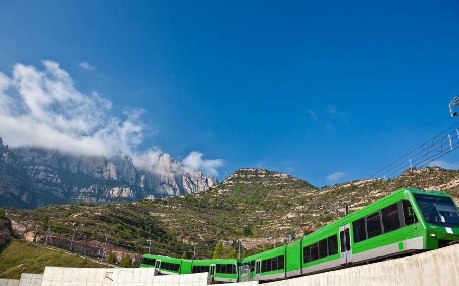 Panoramic Barcelona and Montserrat Excursion - Montjuïc Cable Car: the views you can feel in your legs