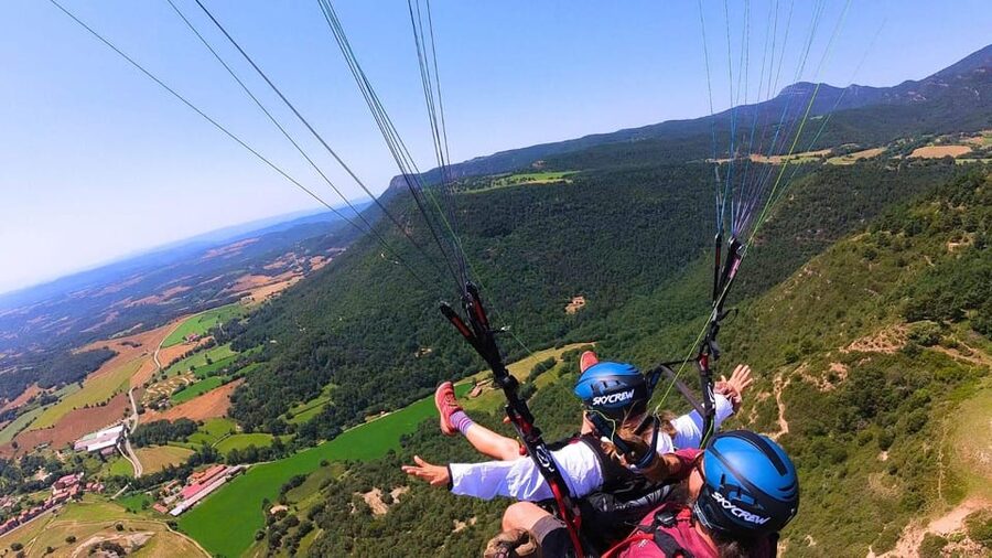 Paragliding: Experience the magic of flying near Barcelona. Report included - Who This Suits Best, and Who Should Skip It
