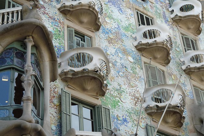 Park Guell and Sagrada Familia, Gaudí's Masterpieces Private Tour - Casa Batlló exterior stop: 15 minutes to get the context