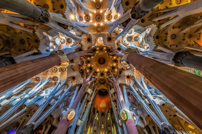 Park Guell and Sagrada Familia Private Tour with Hotel pick-up - Hotel pickup and a tight schedule that favors first-time visitors