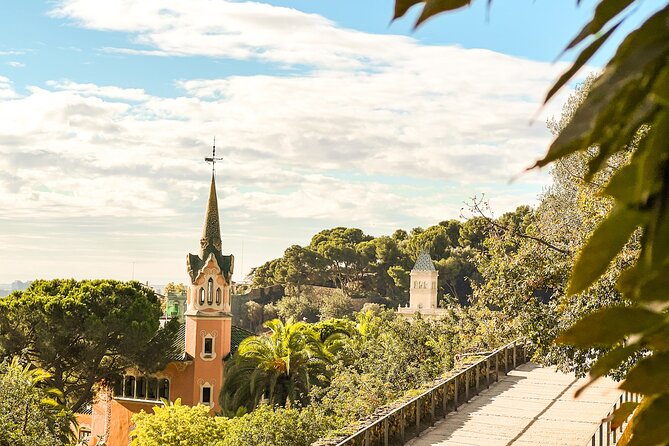 Park Guell and Sagrada Familia Tour with Skip the Line Tickets - Skip-the-line tickets and the group size effect