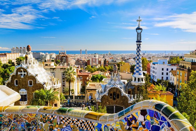Park Guell Guided Tour with Skip the line Ticket - Radio headsets, group size, and hearing the guide in crowds