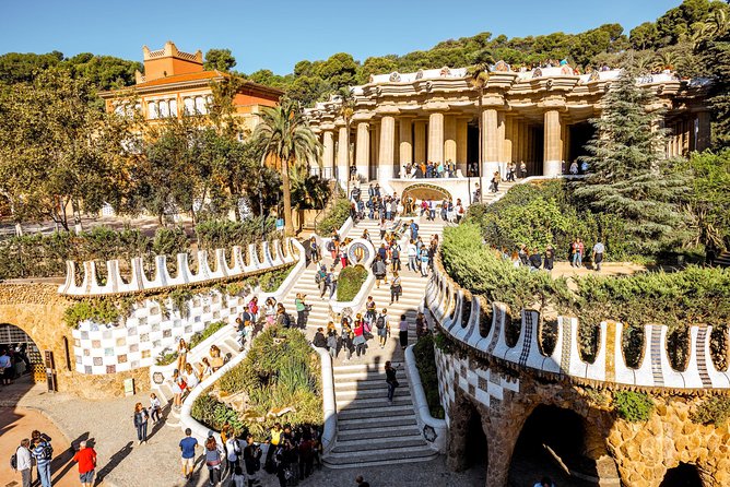 Park Guell Guided Tour with Skip the Line Tickets - Following the Gaudí trail: dragon stairs, gatehouses, and city views