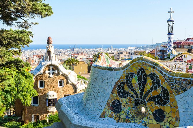 Park Guell Guided Tour with Skip the Line Tickets - Gaudí’s homes, garden access, and the wave-shaped gate