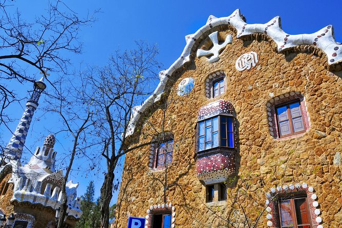Park Guell Guided Tour with Skip the Line Tickets - Hall of Columns and the winding mosaic bench