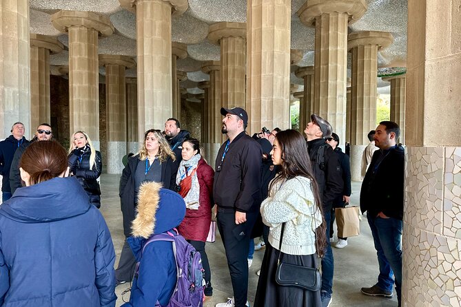 Park Guell Private Guided Tour With a Five Stars Tour Guide - Meeting point to inside-the-park finish: how this tour flows