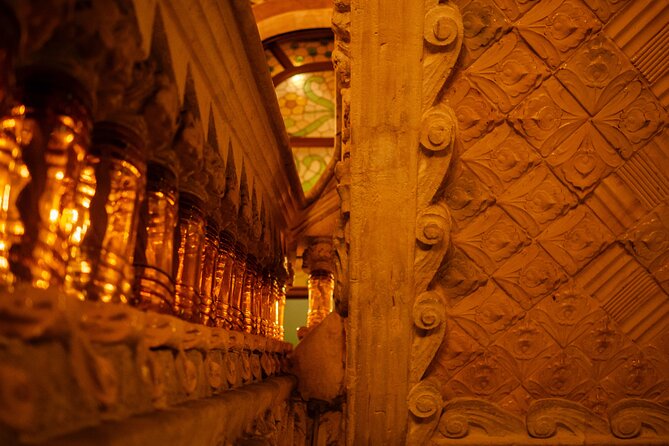 Photo Walking Tour Barcelona Cathedral Gothic Quarter El Born - Price and value: $59.90 for guide time, not museum access