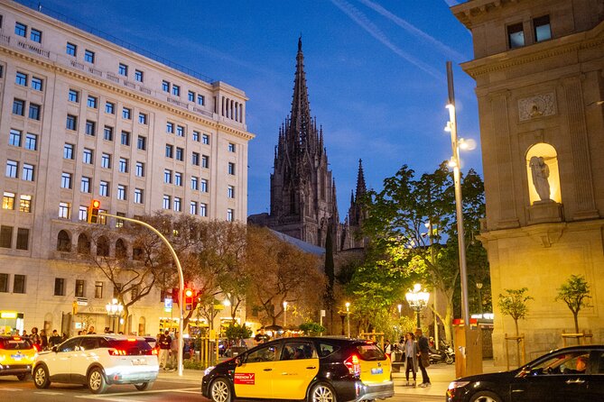 Photo Walking Tour Barcelona Cathedral Gothic Quarter El Born - Barcelona Cathedral and Casa de lArdiaca: Gothic shapes for strong angles