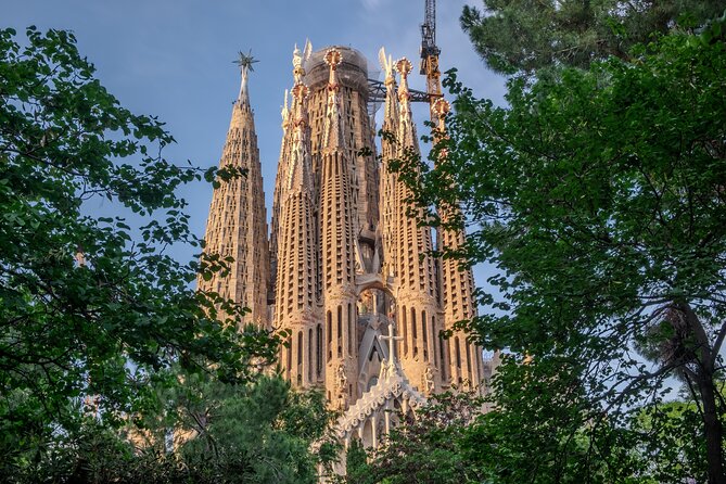 Photo Walking Tour Sagrada Familia and Gaudí in Barcelona - Passing Casa Comalat and Palau Malaya From the Outside