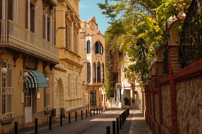 Photo Walking Tour Sitges Experience Beaches and Town - What the guide actually helps you do with your phone or camera