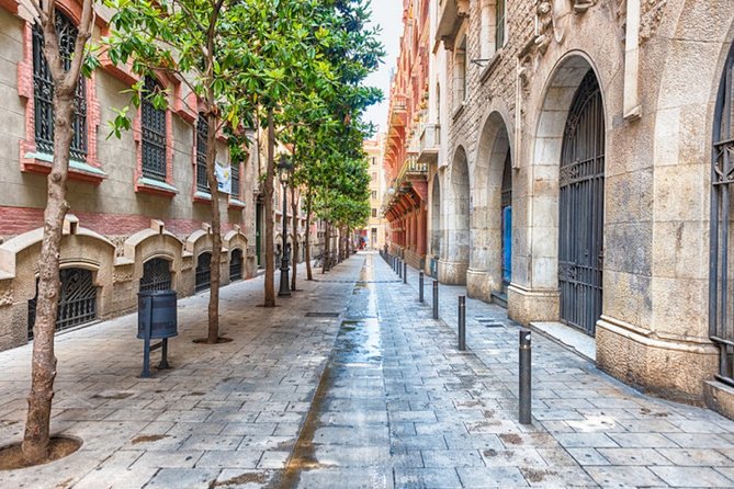 Picasso in Barcelona Max 6 People Walk El Born and Picasso Museum - What makes this tour feel worth it