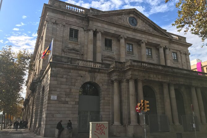 Picasso Museum and Walking Tour Plus Optional Wine & Food Tasting - How the guide changes the museum experience