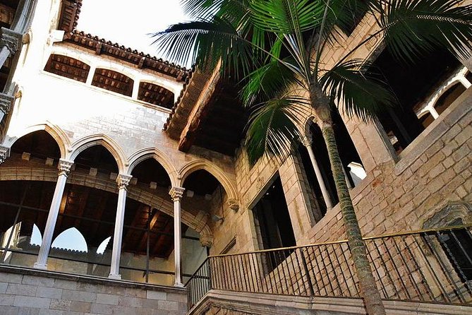 Picasso Museum & Private Walking Tour of Born or Gothic Quarter - Quick Hits at Santa Maria del Mar and the Catedral Seo