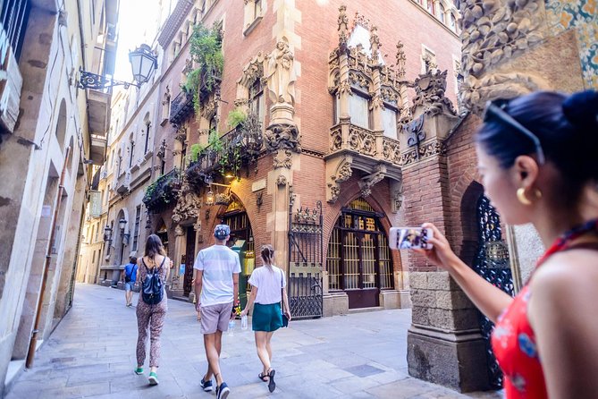 Picasso's Barcelona on Electric Bike Small Group Tour - Entering the old town: Plaça de Sant Agustí Vell meeting point reality