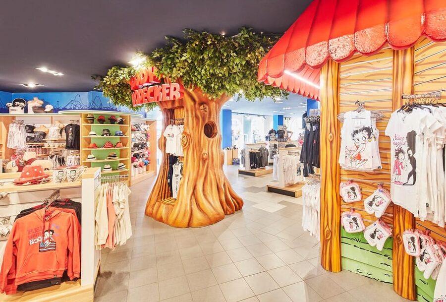 PortAventura and Ferrari Land: Full-Day Trip from Barcelona - Eating, snacks, and where lunch fits in (because lunch is not included)
