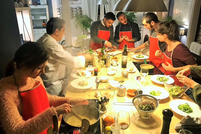 Premium Paella Cooking Class & 10 Spanish Tapas - Getting to Placa Reial and finding the door to the cooking apartment