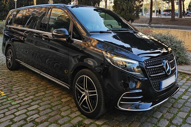 Premium Private Transfer from BCN Airport to Barcelona City Centre - Your arrival plan: where to be and what to do right away
