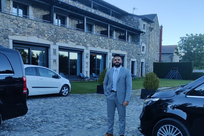 Premium Transfer from / to Airport and Port - Communication That Makes the Transfer Feel Effortless