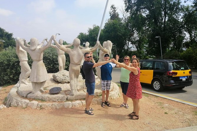 Private 2 Hours Sightseeing Tour in Barcelona - La Barceloneta: sea air and the classic coastline photo