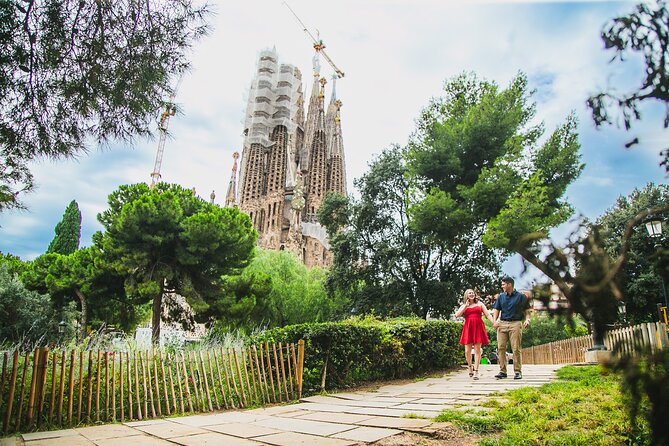 Private and Personalized Photography Adventure in Barcelona - Choosing Your Barcelona Backdrop: Sagrada Familia to Beach