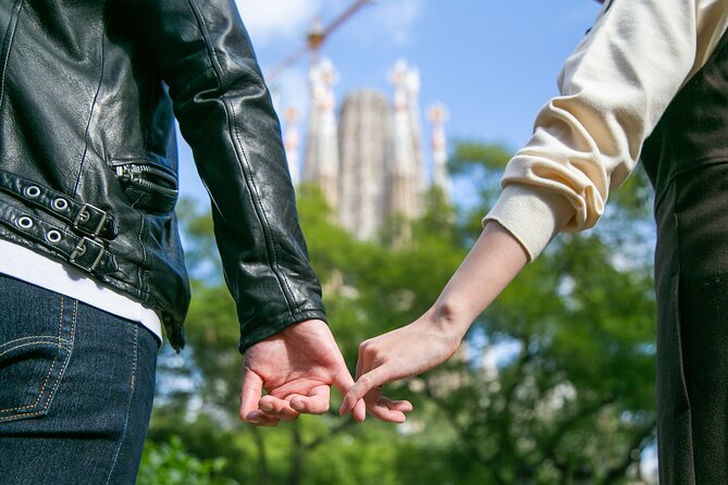 Private and Personalized Photography Adventure in Barcelona - Meeting at Sagrada Familia Souvenir Shop, Then Moving With Your Plan