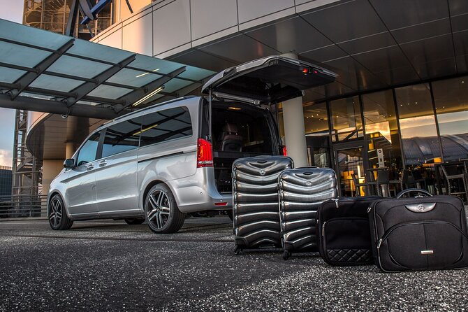 Private Barcelona Airport–City Transfer E-Class, V-Class, Minibus - Mercedes E-Class vs V-Class: matching the car to your group