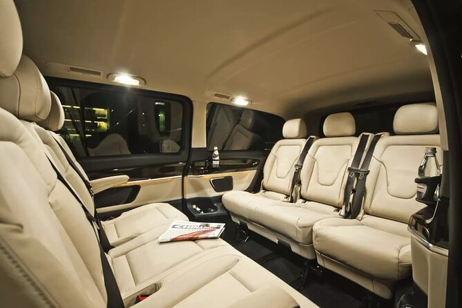 Private Barcelona Airport–City Transfer E-Class, V-Class, Minibus - Communication and support when plans change mid-trip